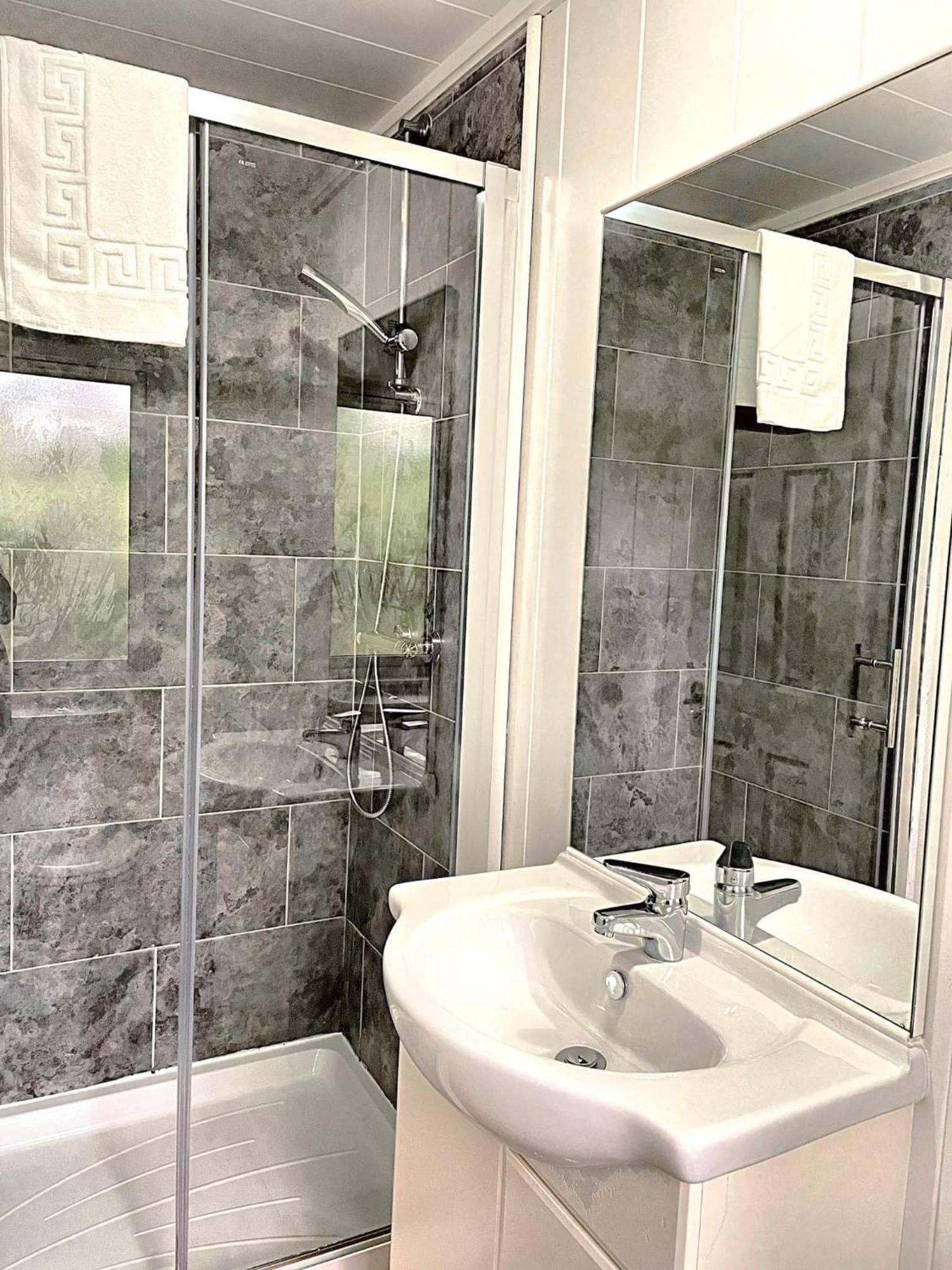 Woodland View -Hot Tub-Tenby-Carmarthen-St Clears Eksteriør billede